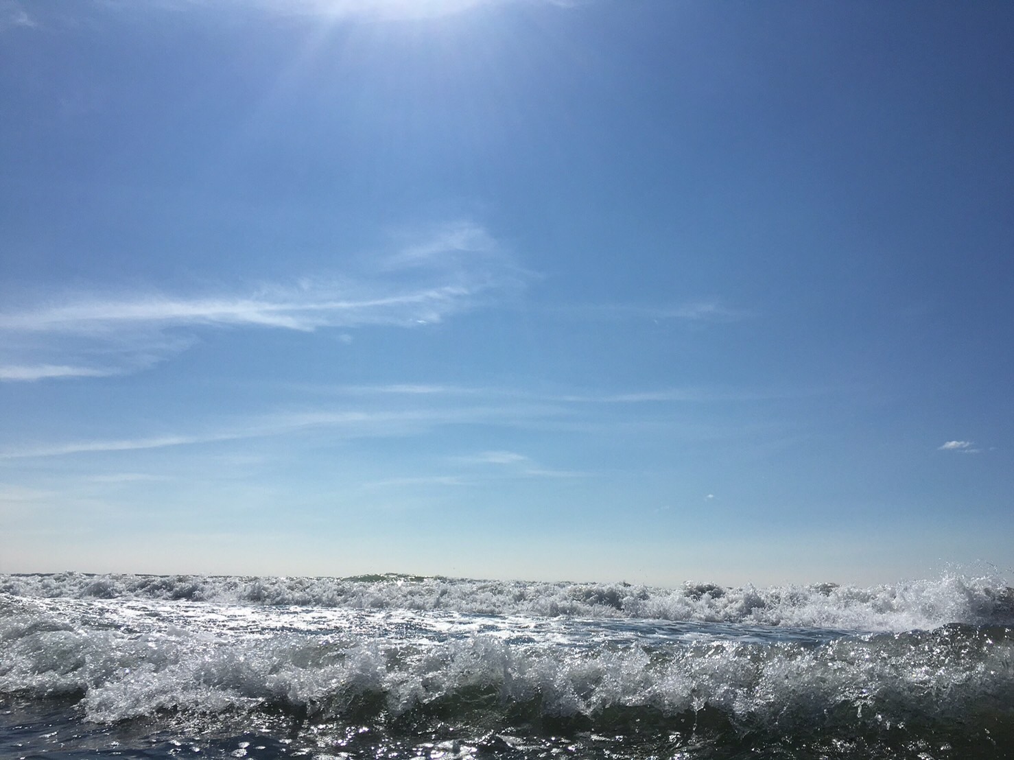 海の波
